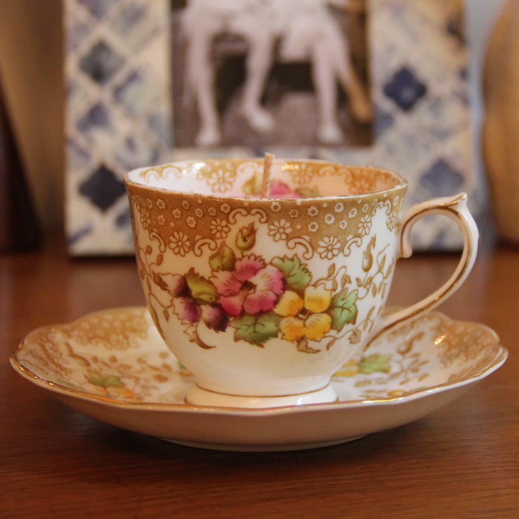Vintage Teacup Candle - Pomegranate Scent